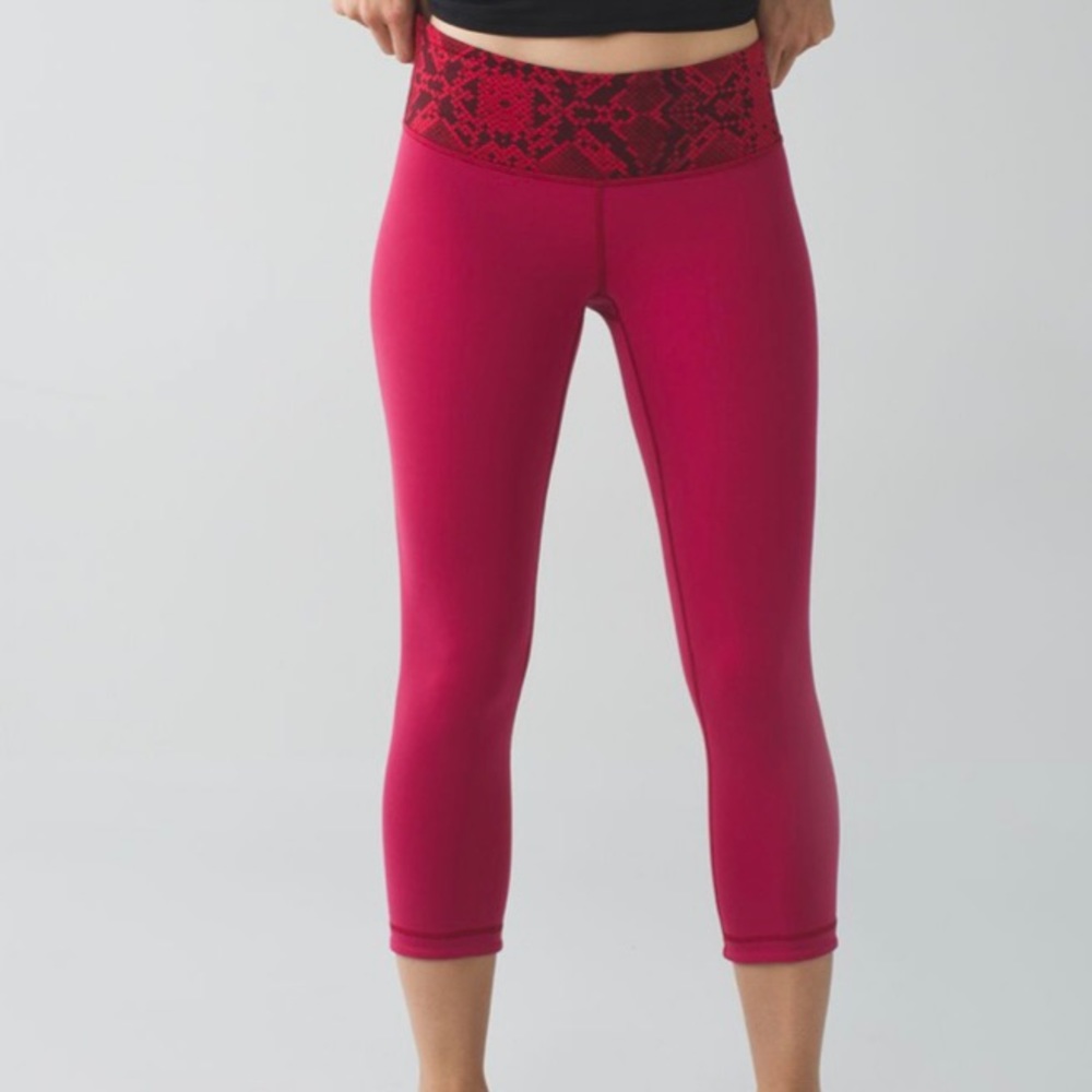 Lululemon Wunder Under III Reversible Crop Size 4